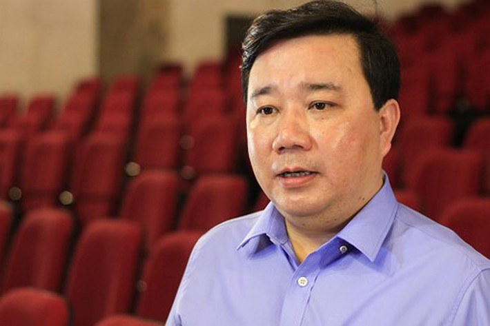 Ông Chử Xuân Dũng sinh năm 1973, quê quán Xã Vân Nội, huyện Đông Anh, thành phố Hà Nội. Ông có trình độ chuyên môn: Tiến sĩ Khoa học giáo dục, Thạc sĩ Toán, Thạc sĩ Giáo dục học; cao cấp lý luận chính trị. Ông là Thành uỷ viên, Phó Chủ tịch UBND thành phố Hà Nội nhiệm kỳ 2016-2021. Trước đó, ông từng giữ chức vụ Giám đốc Sở Giáo dục và Đào tạo Hà Nội.
