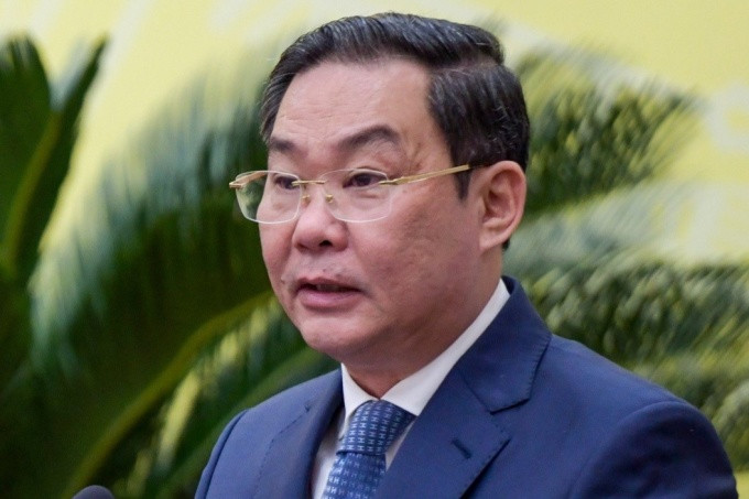 Ông Lê Hồng Sơn 58 tuổi, trình độ cử nhân Luật, quê ở huyện Hoằng Hóa, Thanh Hóa, từng giữ các chức vụ Chánh văn phòng Bộ Tư pháp; Thứ trưởng Tư pháp. Từ tháng 4/2014, ông làm Phó Chủ tịch TP Hà Nội và được phân công Phó Chủ tịch thường trực từ cuối nhiệm kỳ 2016-2021 đến nay.