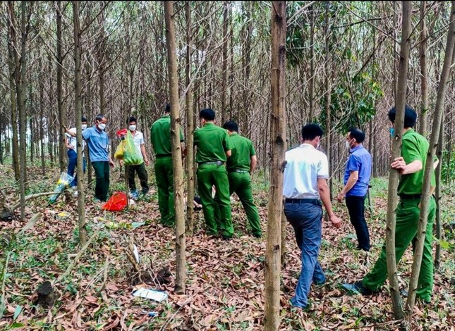 Nhận thấy đây là vụ án đặc biệt nghiêm trọng, Công an huyện Sơn Tịnh đã báo cáo lên Công an tỉnh Quảng Ngãi. Phòng CSĐT Công an tỉnh chỉ đạo hướng dẫn, triển khai lực lượng xuống hiện trường điều tra, cử 20 cán bộ lên nắm tình hình tiến hành các biện pháp điều tra ban đầu. Cùng với đó thông báo ngay cho Phòng kỹ thuật hình sự trưng cầu giám định pháp y. (Ảnh minh họa, nguồn internet)