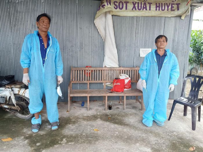 Bắt 2 đối tượng truy nã trong đường dây buôn lậu vàng: 12/8, Bộ đội Biên phòng tỉnh An Giang cho biết, vừa bắt giữ Võ Văn Kha (49 tuổi, trú TP. Châu Đốc, An Giang) và Trần Văn Phương (48 tuổi, huyện An Phú liên quan đến đường dây buôn lậu vận chuyển 51kg vàng của bà Nguyễn Thị Kim Hạnh (Mười Tường)