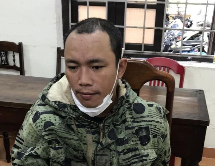 Đâm chết bạn nhậu rồi bỏ trốn: Do có mâu thuẫn trước đó, Dương Trung Hoài (34 tuổi, ở TP Huế, tỉnh Thừa Thiên - Huế) đã dùng vật nhọn đâm vào sườn của anh Trần Đại Hiền (36 tuổi, trú cùng địa phương) khiến nạn nhân tử vong. Sau khi đâm anh Hiền xong, Hoài đã bỏ trốn. Ngày 12/12, Công an TP Huế cho biết đang tạm giữ Hoài để điều tra.