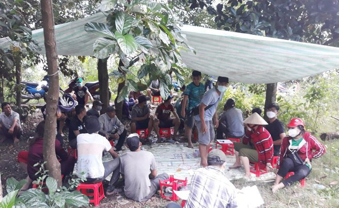 Tạm giữ 26 người lắc tài xỉu ăn tiền: Ngày 24/10, Công an huyện Tân Hiệp (Kiên Giang) cho biết đang tạm giữ 26 người có hành vi Đánh bạc tại ấp Đá Nổi B, xã Thạnh Đông. Các đối tượng bị bắt quả tang khi đang đánh bạc bằng hình thức lắc tài xỉu ăn thua bằng tiền. Cảnh sát thu giữ tang vật gồm 2 bộ tài xỉu và gần 200 triệu đồng.