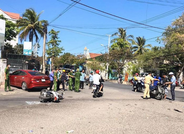 Bí thư xã bị khai trừ ra khỏi Đảng do gây tai nạn chết người: Ông Nguyễn Xuân Khánh, huyện ủy viên, Bí thư Đảng ủy, Bí thư Chi bộ Quân sự xã Sa Nhơn, huyện Sa Thầy, tỉnh Kon Tum nhiệm kỳ 2020-2025, bị kỷ luật bằng hình thức khai trừ ra khỏi Đảng do gây tai nạn khiến 1 người tử vong, 2 người bị thương xảy ra 10/3, tại TP Kon Tum.