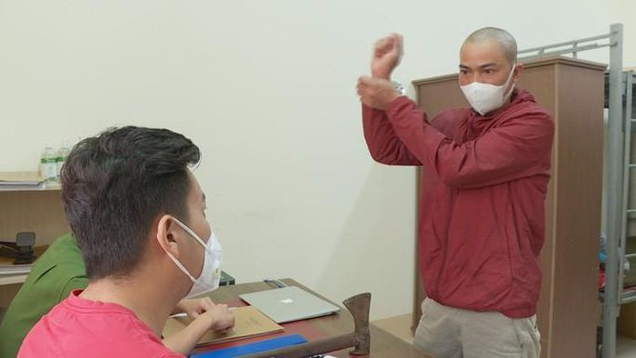 Dùng rìu đuổi chém thiếu tá Công an: Sau khi uống rượu, Y Hải Ayun (33 tuổi, ngụ TP Buôn Ma Thuột, Đắk Lắk) cầm theo cây rìu đến chốt kiểm soát dịch bệnh rồi đập phá, đuổi chém thiếu tá Mai Đình Thắng (cán bộ Công an phường Tân Lập). Ngày 15/11, Công an TP Buôn Ma Thuột cho biết đang tạm giữ Ayun điều tra, làm rõ.