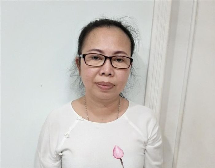 Bắt chủ tiệm vàng ở TP.HCM liên quan trùm buôn lậu Mười Tường: Ngày 27/8, Công an tỉnh An Giang đã khởi tố bị can, bắt tạm giam Trần Thị Thảo Trang (chủ tiệm vàng Thảo Kim Thành tại TP.HCM) vì liên quan đến vụ vận chuyển trái phép 51kg vàng qua biên giới do Mười Tường cầm đầu.