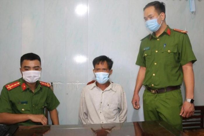 Khống chế vợ, con và cháu ngoại làm con tin còn dọa giết: Sáng 26/8, Trần Văn Hựu (46 tuổi, huyện Trực Ninh, Nam Định) xin tiền vợ để mua ma túy nhưng không cho. Hựu đã khóa cửa ra vào để không cho vợ, con gái cùng cháu ngoại. Hựu còn có các hành vi đe dọa tính mạng người thân trong gia đình. Ngày 27/8, Hựu bị CA tỉnh Nam Định tạm giữ.