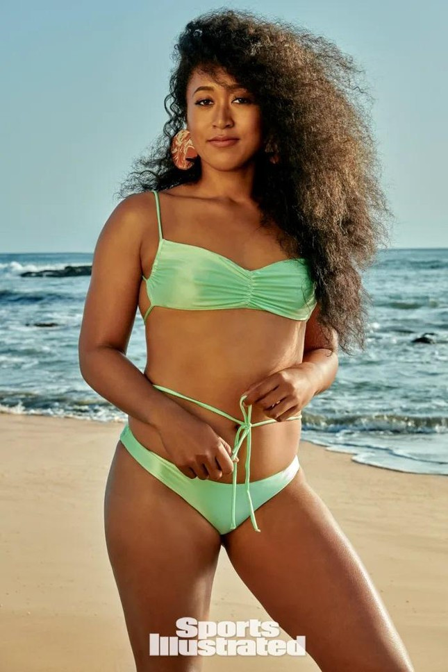 Một số bức ảnh nóng bỏng khác của Naomi trên SI Swimsuit 2021. Bộ ảnh được chụp ở biển Malibu, California, Mỹ, do nhiếp ảnh gia gốc Đài Loan (Trung Quốc) Yu Tsai thực hiện.