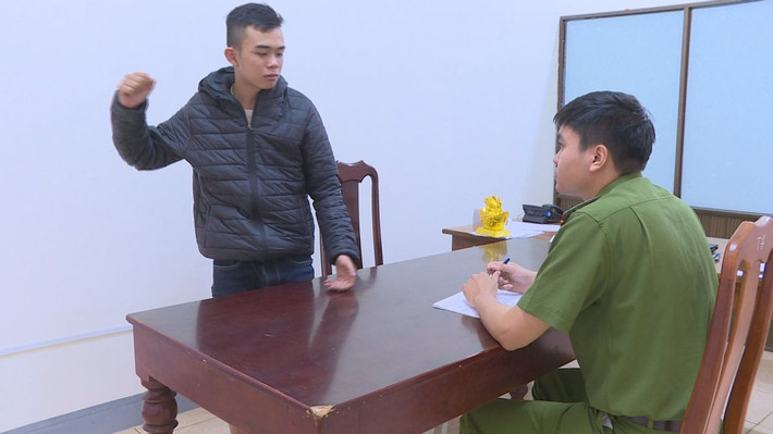 Nhốt trong phòng trọ rồi đánh dập 3 nữ nhân viên: Tối 19/3, Nguyễn Tiến Thành Đạt (18 tuổi, ngụ huyện Cư Kuin, tỉnh Đắk Lắk) do tức giận việc 3 nữ tiếp viên bỏ đi nên đã dùng chổi, tay và chân đánh đập rồi khóa trái cửa nhốt các cô gái trong phòng trọ ở phường Tân Lợi, TP Buôn Ma Thuột. Nhận được tin báo, CA TP Buôn Ma Thuột đã giải cứu các nạn nhân, đưa về trụ sở làm việc.