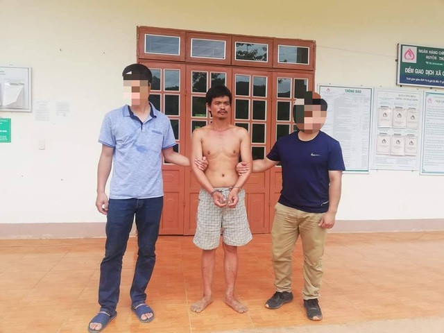 Ra tay sát hại hàng xóm vì nghi bị bỏ bùa và có quan hệ với vợ mình: Ngày 1/7/2020, Công an huyện Thuận Châu, các phòng nghiệp vụ Công an tỉnh Sơn La phối hợp cùng các lực lượng chức năng đã bắt giữ đối tượng Lò Văn Niên (SN 1984, trú tại bản Trọ Phẳng, xã Chiềng Pha, huyện Thuận Châu) - nghi phạm gây ra vụ án giết người trước đó. Nói về lý do xuống tay sát hại hàng xóm, Niên cho biết nghi ngờ anh Lò Văn N. (SN 1975, trú cùng địa phương) bỏ bùa và có quan hệ bất chính với vợ mình nên đã lên kế hoạch giết hại.
