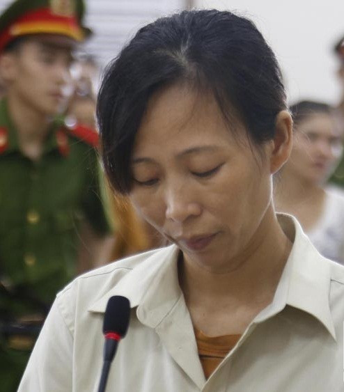Điều đáng nói, khi cùng người thân chị N. quay trở lại hiện trường vụ án, Thêm gào khóc vật vã và tỏ ra hối hận vì đã không ngăn cản để cứu người bạn thân. Thông tin, Trần Thị Thêm chính là kẻ giết người khiến người dân địa phương khi đó ai cũng rụng rời chân tay. Ngày 26/6/2019, TAND tỉnh Bắc Giang đã mở phiên tòa xét xử bị cáo Trần Thị Thêm về tội "Giết người". Tại phiên tòa, bị cáo tỏ rõ sự ăn năn, hối hận và gửi lời xin lỗi tới gia đình nạn nhân. Căn cứ hồ sơ điều tra, cùng diễn biến quá trình xét xử, Tòa tuyên phạt bị cáo Thêm mức án chung thân.