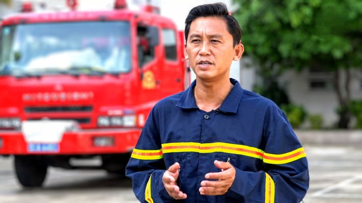 Với vai trò là chỉ huy "Đội quân người nhái" của Tổ Cứu nạn cứu hộ, Trung tá Nguyễn Chí Thành luôn sẵn sàng chấp nhận nguy hiểm để lặn ngụp, tìm kiếm dưới đáy sông, đáy vực, hang sâu, giếng độc, kênh rạch, bùn lầy... cứu người, mang những thi thể nạn nhân xấu số về với gia đình, góp phần trong công tác điều tra tội phạm.