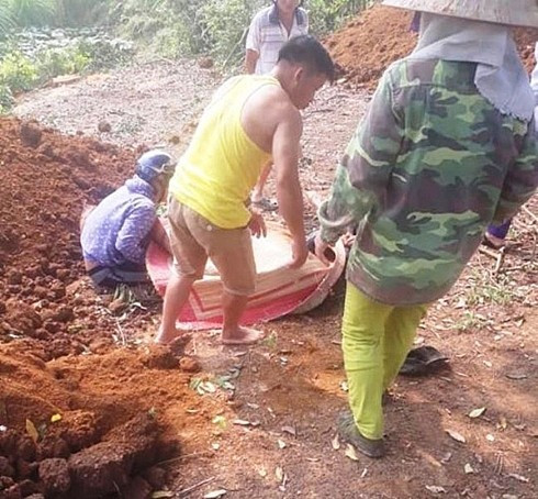 Anh rể cũ chém hai em vợ tử vong vì đất ở Yên Bái: Ngày 28/4/2019, tại xã An Bình, huyện Văn Yên, tỉnh Yên Bái xảy ra vụ án mạng nghiêm trọng, làm 2 người chết. Hai nạn nhân là anh em ruột, gồm Đặng Xuân X. (SN 1975) và chị Đặng Thị N. ( SN 1980).