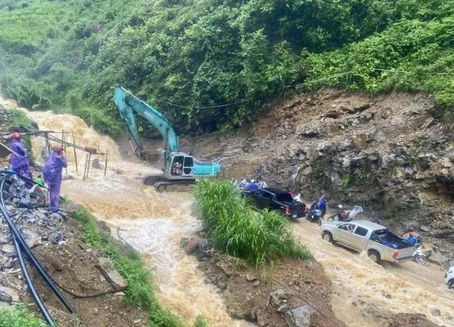 Sạt lở trên tuyến đường lên sông Nho Quế, Hà Giang Nguồn ảnh: Mạnh Tour