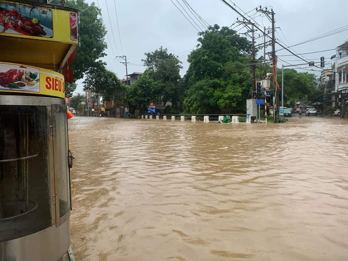 Chính quyền địa phương đã đưa ra khuyến cáo du khách cẩn trọng khi đi du lịch trong mùa mưa lũ.