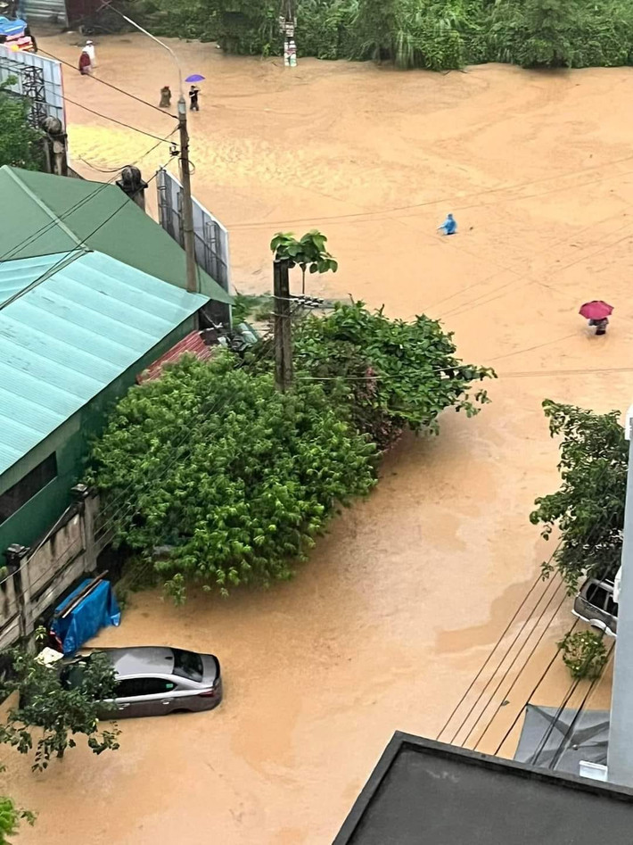 Nguy cơ cao xảy ra lũ quét, sạt lở đất nơi có địa hình sườn đất dốc, ta luy trên các tuyến đường giao thông, các công trình xây dựng và ngập úng vùng trũng ,ven sông suối.