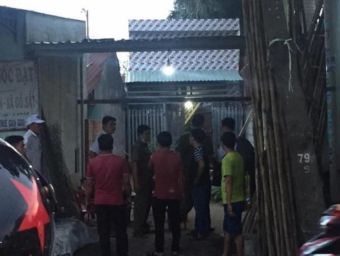 Tra tấn, sát hại người đàn ông dã man rồi giấu xác vào tủ: Lê Quốc Phương (43 tuổi, quê Tiền Giang) tình nghi Nguyễn Võ Thanh P. (32 tuổi, quê Bà Rịa - Vũng Tàu) có quan hệ bất chính với vợ mình nên Phương ghen tuông, đối tượng gọi điện nạn nhân đến nhà rồi sát hại, giấu thi thể nạn nhân vào tủ quần áo. Ngày 13/6, Công an TP.HCM đã hoàn tất kết luận điều tra bổ sung, chuyển hồ sơ sang Viện kiểm sát nhân dân cùng cấp đề nghị truy tố Phương.