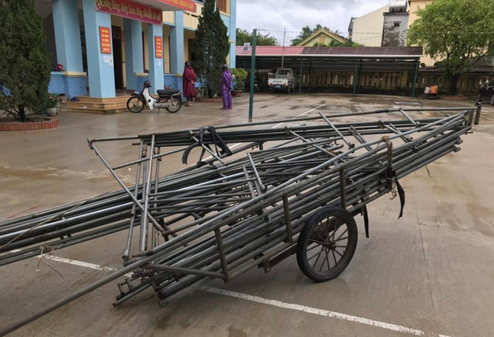 Trộm cả giàn rạp phục vụ đám ma: Lợi dụng thời tiết mưa gió, Hoàng Đức Thắng (SN 1989) và Trương Công Nhật Lâm (SN 1995, đều trú tại TP Đồng Hới) đã đột nhập khu vực nghĩa trang Đá Bạc thuộc phường Đồng Sơn (TP Đồng Hới) lấy cắp giàn rạp phục vụ đám ma. Ngày 4/4, Công an phường Đồng Sơn cho biết vừa bắt giữ 2 đối tượng này để điều tra, làm rõ.