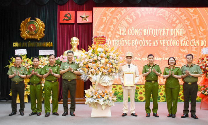 Thiếu tướng Trần Phú Hà - Giám đốc Công an tỉnh Thanh Hoá tin tưởng với bản lĩnh và kinh nghiệm công tác của mình, ở cương vị công tác mới, Đại tá Phùng Xuân Tiến sẽ tiếp tục phát huy phẩm chất, năng lực, trí tuệ, cùng tập thể Đảng ủy, lãnh đạo Công an tỉnh phát huy tinh thần đoàn kết, lãnh đạo, chỉ đạo lực lượng Công an Thanh Hóa thực hiện thắng lợi nhiệm vụ được Đảng, Nhà nước, Bộ Công an và Nhân dân giao phó.