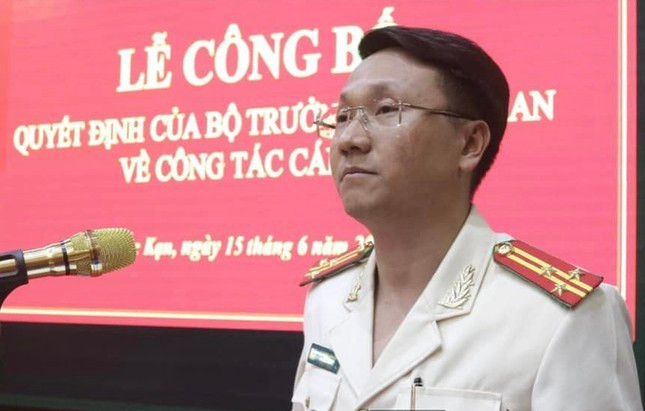 Trong tuần qua, Công an tỉnh Bắc Kạn và Công an tỉnh Thanh Hóa đã tổ chức lễ công bố quyết định của Bộ trưởng Bộ Công an về công tác cán bộ. Theo đó, chiều 15/6, Công an tỉnh Bắc Kạn tổ chức công bố quyết định của Bộ trưởng Bộ Công an về việc bổ nhiệm Thượng tá Lê Hồng Giang - Trưởng phòng Cảnh sát kinh tế, Công an tỉnh Bắc Kạn, giữ chức vụ Phó Giám đốc Công an tỉnh Bắc Kạn.