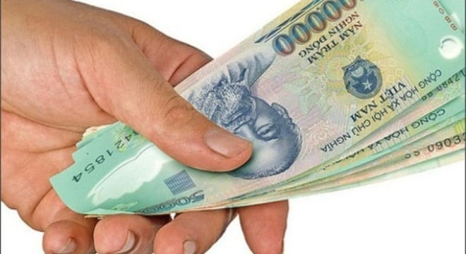 Sau đó chủ động liên hệ công việc với các cá nhân, doanh nghiệp, cán bộ làm việc trong các trụ sở cơ quan Nhà nước để bố trí cài bẫy thu thập hình ảnh, sau đó quay lại khống chế, đe dọa buộc các bị hại phải đưa tiền, nếu không sẽ làm đơn tố cáo đến các cơ quan chức năng. Tại Cơ quan Công an, cả 3 đối tượng khai nhận hành vi cưỡng đoạt tài sản số tiền 300 triệu đồng của anh N.V.B và anh P.V.M vào ngày 15/8/2024 tại địa bàn thành phố Ninh Bình. (Ảnh minh họa, nguồn internet)