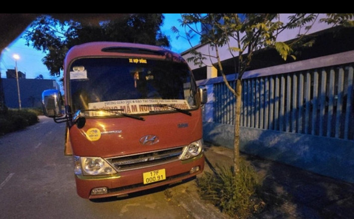 Theo đó, khoảng 18h00, ngày 29/5, Công an Thành phố Thái Bình tiếp nhận tin báo của anh T.Đ.A (SN 2004, trú tại xã Dũng Nghĩa, huyện Vũ Thư) về việc cháu T.G.H (sinh ngày 20/9/2019), là học sinh lớp 4 tuổi Trường Mầm non Hồng Nhung, địa chỉ tại xã Phú Xuân, TP Thái Bình bị bỏ quên trên xe đưa đón của nhà trường dẫn đến tử vong.