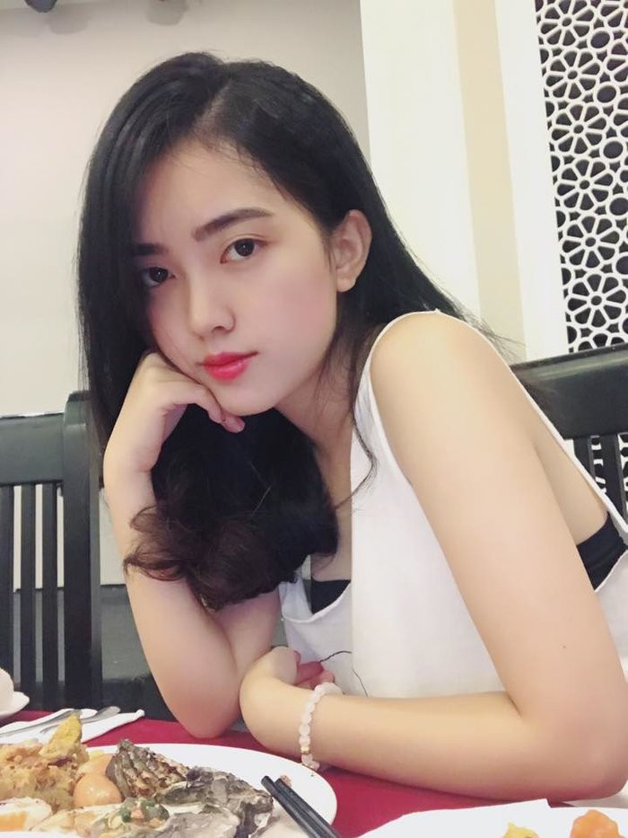 Nàng WAGs luôn khoe những bức ảnh cận cảnh khuôn mặt mình.