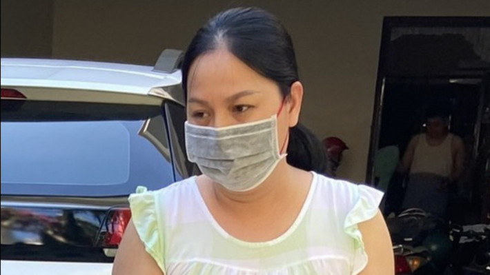 Nổ "quen nhiều VIP trên Trung ương" ôm gọn 3 tỷ "chạy sổ đỏ": Mặc dù không quen biết, không làm được các thủ tục giấy tờ liên quan đến đất đai nhưng Nguyễn Thị Diễm Phúc (SN 1981, ở Khánh Hòa) giới thiệu có quen biết với một số lãnh đạo ở Trung ương và địa phương nên nhận làm được sổ đỏ chiếm đoạt số tiền 3 tỷ đồng của bị hại ở Đồng Nai.