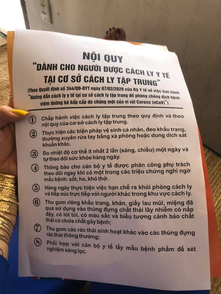 Cô gái này cho biết thêm: "Mọi người đừng lo là vào đây bị ở chung nhiều người rồi sợ nhiễm bệnh nhé, mỗi phòng chỉ có từ 1 đến 2 người thôi".