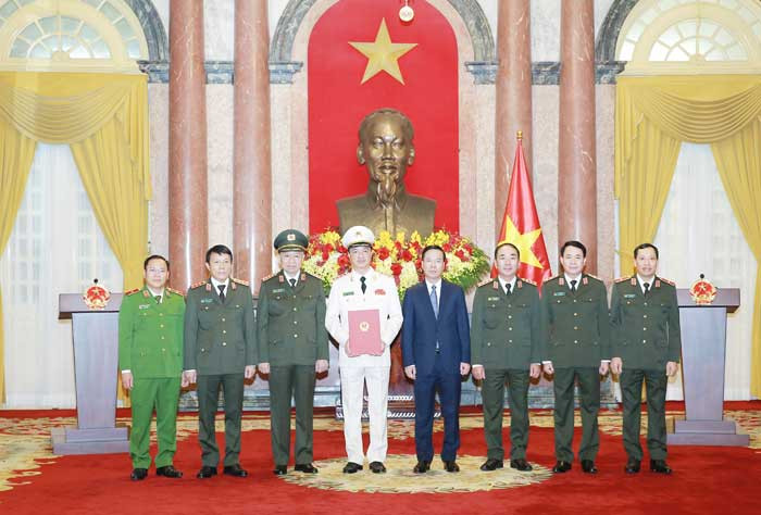 Ông Ngọc được đào tạo cơ bản, trưởng thành từ cơ sở và đơn vị trực tiếp chiến đấu; được rèn luyện, thử thách qua nhiều cương vị lãnh đạo, chỉ huy các cấp trong ngành Công an. Đây cũng là cán bộ luôn nỗ lực phấn đấu, hoàn thành tốt mọi nhiệm vụ được giao, có nhiều thành tích xuất sắc trong xây dựng lực lượng Công an, xây dựng thế trận an ninh nhân dân vững mạnh, bảo vệ an ninh quốc gia, đấu tranh, phòng, chống tội phạm, giữ gìn trật tự an toàn xã hội.