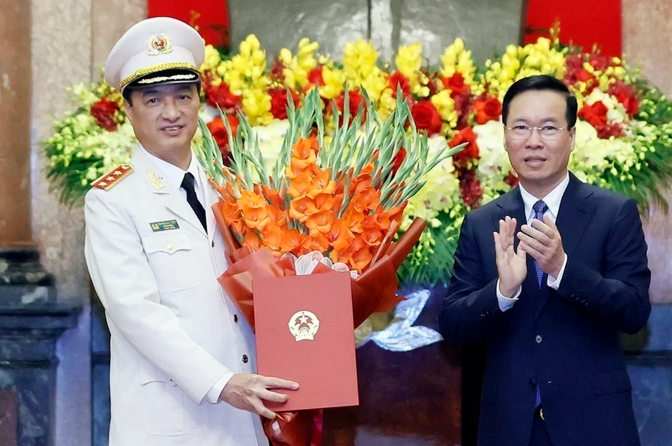 Sáng 12/12, Chủ tịch nước Võ Văn Thưởng đã trao quyết định thăng cấp bậc hàm Thượng tướng Công an nhân dân cho Thứ trưởng Bộ Công an Nguyễn Duy Ngọc. Theo Chủ tịch nước Võ Văn Thưởng, Thượng tướng Nguyễn Duy Ngọc là cán bộ ưu tú của Đảng, Nhà nước và ngành Công an. 