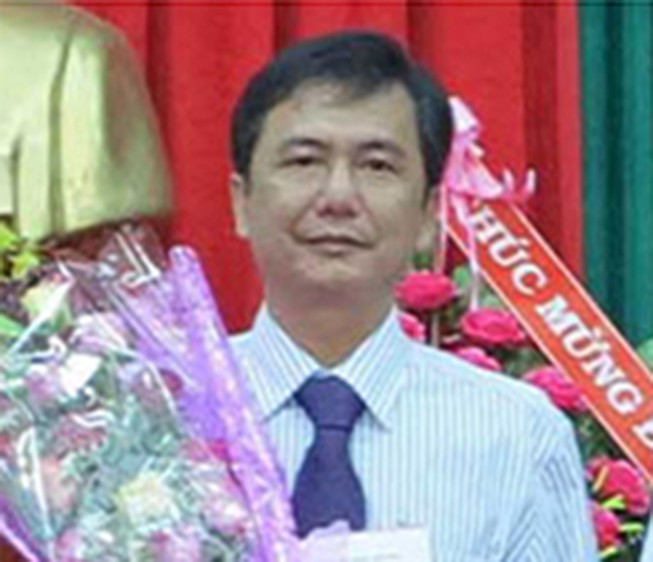Cách chức một Phó Chủ tịch huyện có sai phạm về đất đai: Ông Lê Tấn Thảo, Phó Chủ tịch UBND huyện Đông Hòa (Phú Yên) đã thiếu trách nhiệm, buông lỏng quản lý để cấp dưới tham mưu và ký nhiều quyết định chuyển mục đích sử dụng đất không đúng quy định pháp luật, gây hậu quả rất nghiêm trọng. Ngày 21/5/2020, UBND tỉnh Phú Yên đã cách chức ông Thảo.