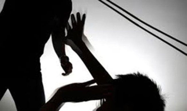 Cháu đánh chết bà ngoại đang bị liệt: Ngày 12/4, do bực tức nên Đào Văn Thum (32 tuổi, là cháu ngoại bà Trần Thị Liếp (76 tuổi ở thị xã Tân Uyên, Bình Dương) dùng cây gỗ đánh nhiều nhát vào đầu khiến bà Liếp tử vong. Người nhà cho biết, bà Liếp bị liệt nửa người do bị tai biến, còn Thum có tiền sử bị bệnh tâm thần. Ngày 13/4, Công an tỉnh Bình Dương vẫn đang tiến hành điều tra làm rõ.