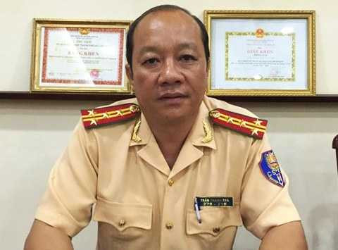 Đại tá Trần Thanh Trà sinh ngày 7/4/1968, quê quán huyện Cái Bè, tỉnh Tiền Giang. Ông từng công tác tại Công an tỉnh Tiền Giang. Năm 1985 đến tháng 11 năm 1988, ông là cán bộ Phòng Trinh sát ngoại tuyến, Công an tỉnh Tiền Giang.