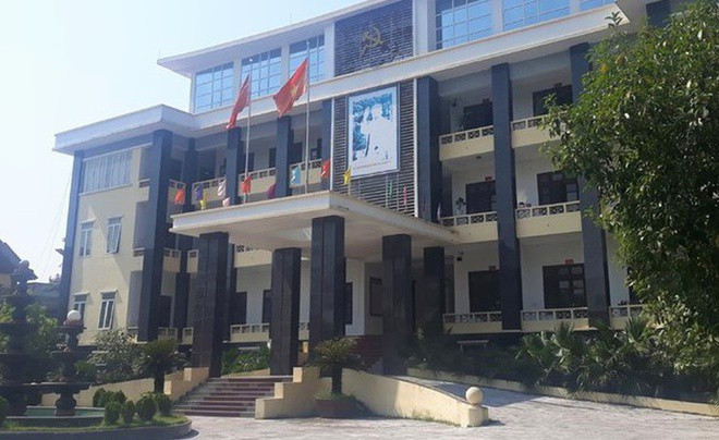 Trước đó, bà Nguyễn Thị Hà bị chồng mình là ông T.X.C. (trú huyện Yên Định) làm đơn tố cáo gửi cơ quan chức năng. Năm 2006, ông kết hôn với bà Nguyễn Thị Hà trên tinh thần tự nguyện và xuất phát từ tình yêu. Sau khi kết hôn, vợ chồng ông C. có với nhau 3 người con. Tuy nhiên, theo ông C. tìm hiểu và xác minh thì 2 trong số 3 người con không phải là con của ông.