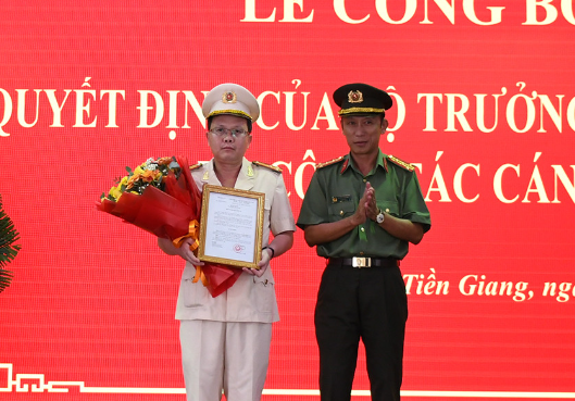 Ngày 22/8, Công an tỉnh Tiền Giang tổ chức lễ công bố quyết định của Bộ trưởng Bộ Công an về công tác cán bộ. Đại tá Nguyễn Văn Nhựt - Giám đốc Công an tỉnh Tiền Giang chủ trì buổi lễ. Tại buổi lễ, thừa ủy quyền của Bộ trưởng Công an, Đại tá Nguyễn Văn Nhựt đã trao quyết định bổ nhiệm Thượng tá Nguyễn Minh Tân, Trưởng Phòng Tham mưu giữ chức vụ Phó Giám đốc Công an tỉnh.