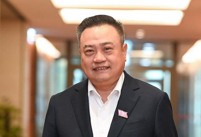 Chủ tịch UBND thành phố Hà Nội Trần Sỹ Thanh (SN 1971, quê quán Nghệ An). Trình độ chuyên môn: Thạc sỹ kinh tế; Cử nhân Tài chính - Kế toán.
