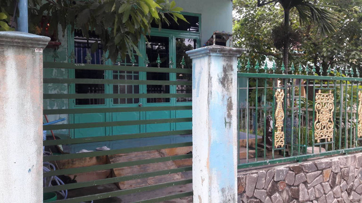 Hôm sau, bà P. tiếp tục đến nhà chị gái, nhưng cửa vẫn khóa trái. Nghi ngờ có chuyện chẳng lành, bà P. đã nhờ một số người hàng xóm phá khóa. Mở được cửa, cảnh tượng trong nhà khiến mọi người không khỏi rụng rời chân tay. (Ảnh minh hoạ, nguồn ảnh: Báo Người lao động)