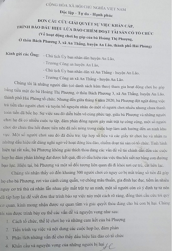 Theo đơn phản ánh, có khoảng 300 người dân tại thôn Bách Phương 3 đã chơi họ từ năm 2016 đến nay và góp họ cho chủ là bà Hoàng Thị Phượng. Với số lượng khoảng 300 bát họ, mỗi ngày bà Phượng cho khoảng 10 lượt người chơi bốc họ với tổng số tiền giao dịch mỗi ngày tương đương 500 triệu đồng. Cụ thể, nếu một người chơi họ 2 triệu đồng và có tổng 20 người chơi, người này sẽ nhận tiền về là 2 triệu – 200 nghìn x 19 = 34,2 triệu đồng. Và các tháng tiếp theo sau khi bốc, người chơi này đóng đủ 2 triệu đồng cho đến khi hết bát họ.