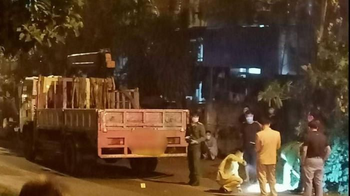 Nhậu say, 2 công nhân gặp nạn khi tông đuôi ô tô: Khoảng 1h ngày 21/11, sau tiệc sinh nhật, anh Lê Văn Dũng (SN 1995, ở Lạng Sơn) và anh Ma Việt Hoàng (SN 1989, ở Bắc Kạn) đều là công nhân đang say xỉn điều khiển xe máy đâm vào đuôi xe ô tô đỗ bên đường tại thị xã Phổ Yên, Thái Nguyên. Hậu quả: anh Dũng tử vong, anh Hoàng bị thương nặng.