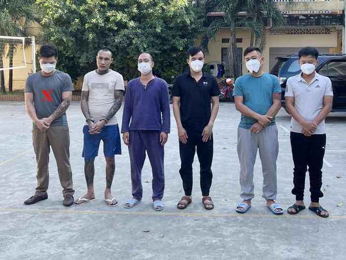 Triệt phá ổ nhóm tín dụng đen cho vay với lãi suất "cắt cổ": Ngày 21/11, Công an huyện Hậu Lộc, Thanh Hóa cho biết vừa triệt xóa ổ nhóm tội phạm hoạt động "tín dụng đen" phức tạp trên địa bàn các xã vùng biển của huyện Hậu Lộc do Trịnh Anh Xuân (SN 1987 ở thị trấn Hậu Lộc) cầm đầu. Với lãi suất 5.000 đồng/triệu/ngày, nhóm đối tượng đã cho nhiều người vay tiền, thu lợi bất chính hàng trăm triệu đồng.