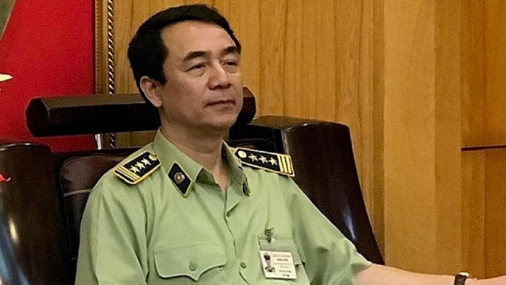 Quá trình điều tra, ông Hùng không thừa nhận cáo buộc nhận hối lộ. Tuy nhiên, cơ quan tố tụng căn cứ lời khai của bị can Nguyễn Duy Hải (lao động tự do) cùng nhiều dữ liệu điện thoại và lời khai của những người khác, đủ cơ sở chứng minh ông Hùng đã nhận 300 triệu đồng của bà Cao Thị Minh Thuận (Giám đốc Công ty Phú Hưng Phát) thông qua Hải.