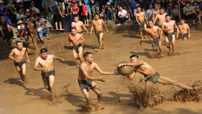 Chủ tịch UBND xã Vân Hà cho hay: "Quả cầu tròn là dương tượng trưng cho mặt trời, còn lỗ cầu tượng trưng cho âm, âm dương hòa hợp là mọi người làm ăn phát đạt, vạn sự bình yên và đó cũng là mong muốn của cộng đồng, mong một năm mưa thuận gió hòa, mùa màng tươi tốt".