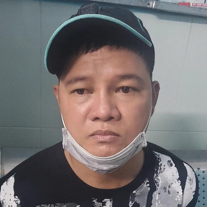 Bắt "siêu trộm" chuyên đột nhập nhà hàng, công ty: Ngày 9/5, Công an quận 3 (TP.HCM) cho biết vừa bắt giữ đối tượng Lương Mạnh Hùng (42 tuổi, quê Hải Phòng, ngụ ở quận 4) để điều tra về hành vi trộm cắp tài sản. Hùng từng có 5 tiền án Trộm cắp tài sản. Thời gian gần đây, “siêu trộm” này chuyên đột nhập cửa hàng, nhà hàng, các tiệm spa, công ty... lúc rạng sáng, để lấy những tài sản giá trị.