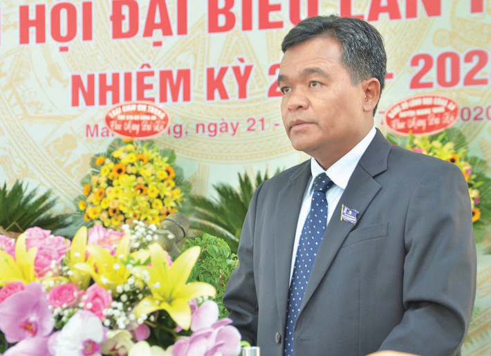 6. Ông Hồ Văn Niên, sinh năm 1975, quê quán: Gia Lai. Ông Niên là Uỷ viên Dự khuyết BCH T.Ư Đảng, Phó Bí thư Tỉnh ủy Gia Lai vào tháng 8/2020, ông Hồ Văn Niên được bầu làm Bí thư tỉnh ủy Gia Lai.