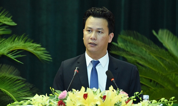 10. Ông Đặng Quốc Khánh, sinh năm 1976, quê quán: Hà Tĩnh, ông Khánh là Uỷ viên Dự khuyết BCH T.Ư Đảng, Chủ tịch UBND tỉnh Hà Tĩnh. Tháng 7/2019, ông Đặng Quốc Khánh được bầu làm Bí thư Tỉnh ủy Hà Giang.
