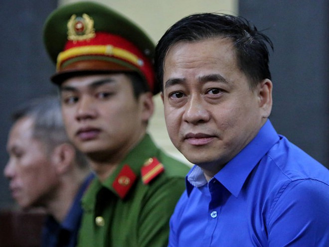Vũ "nhôm" khai có 2 quốc tịch: Liên quan đến vụ án Phan Văn Anh Vũ (42 tuổi, tức Vũ “nhôm”, Chủ tịch HĐQT Công ty CP Xây dựng Bắc Nam 79) bị truy tố tội lạm dụng chức vụ, quyền hạn chiếm đoạt tài sản theo Điều 355 bộ luật Hình sự (BLHS) 2015, tại phiên tòa ngày 27/11/2018, bị cáo Vũ khai mình có hai quốc tịch là Việt Nam và Antigua and Barbuda.