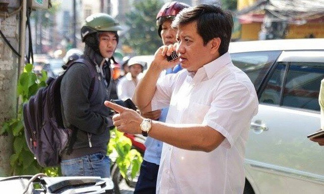 Ông Đoàn Ngọc Hải sinh năm 1969, quê huyện Thanh Trì (TP Hà Nội). Trước khi làm Phó chủ tịch UBND quận 1, ông Hải lần lượt trải qua các vị trí công tác tại phường Cầu Ông Lãnh, Phòng Kinh tế quận 1, Ủy ban Kiểm tra Quận ủy quận 1. >> Xem thêm video: Văng tục với ông Đoàn Ngọc Hải vì bị bắt chó