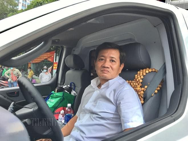 Trao đổi với Thanh Niên, ông Hải sẽ người cầm lái xe cứu thương đưa bệnh nhân nghèo về quê miễn phí, kể cả từ Hà Nội vào TP HCM hoặc từ TP HCM ra Hà Nội, miền Trung, miền Tây và Tây Bắc. (Ảnh: ThanhNien).