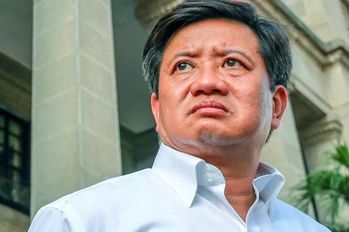 "Trên đường về quê, tôi sẽ lo cơm và phòng nghỉ cho bà con nghèo, khi nào bà con cứ thấy xe cứu thương của tôi biển số 51B - 507.44 thì bà con cứ ra gặp và tôi sẽ phục vụ ngay lập tức" - Ông Đoàn Ngọc Hải cho biết thêm.