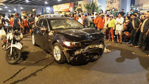 Tuyên phạt nữ tài xế BMW tông hàng loạt xe máy ở Hàng Xanh: Ngày 17/6, TAND quận Bình Thạnh, TP HCM đã tuyên phạt Nguyễn Thị Nga (SN 1972, ngụ quận 12) 3 năm 6 tháng tù về tội "Vi phạm các quy định về tham gia giao thông đường bộ".